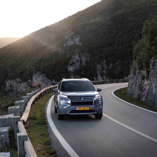 2025 Mitsubishi Outlander PHEV European Version Front View