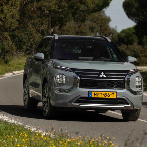 2025 Mitsubishi Outlander PHEV European Version Front View
