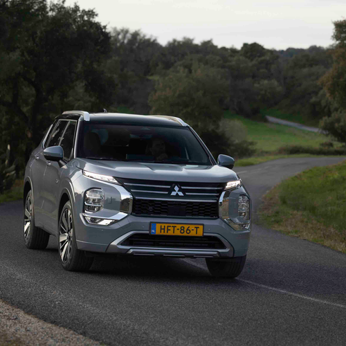 2025 Mitsubishi Outlander PHEV European Version Front View