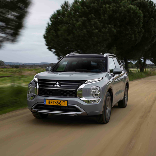 2025 Mitsubishi Outlander PHEV European Version Front View