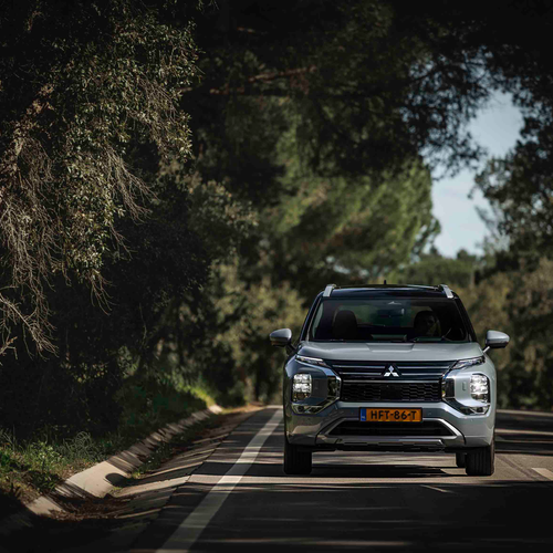 2025 Mitsubishi Outlander PHEV European Version Front View