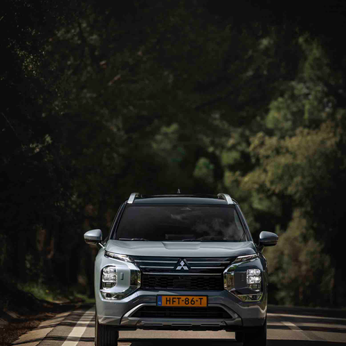 2025 Mitsubishi Outlander PHEV European Version Front View