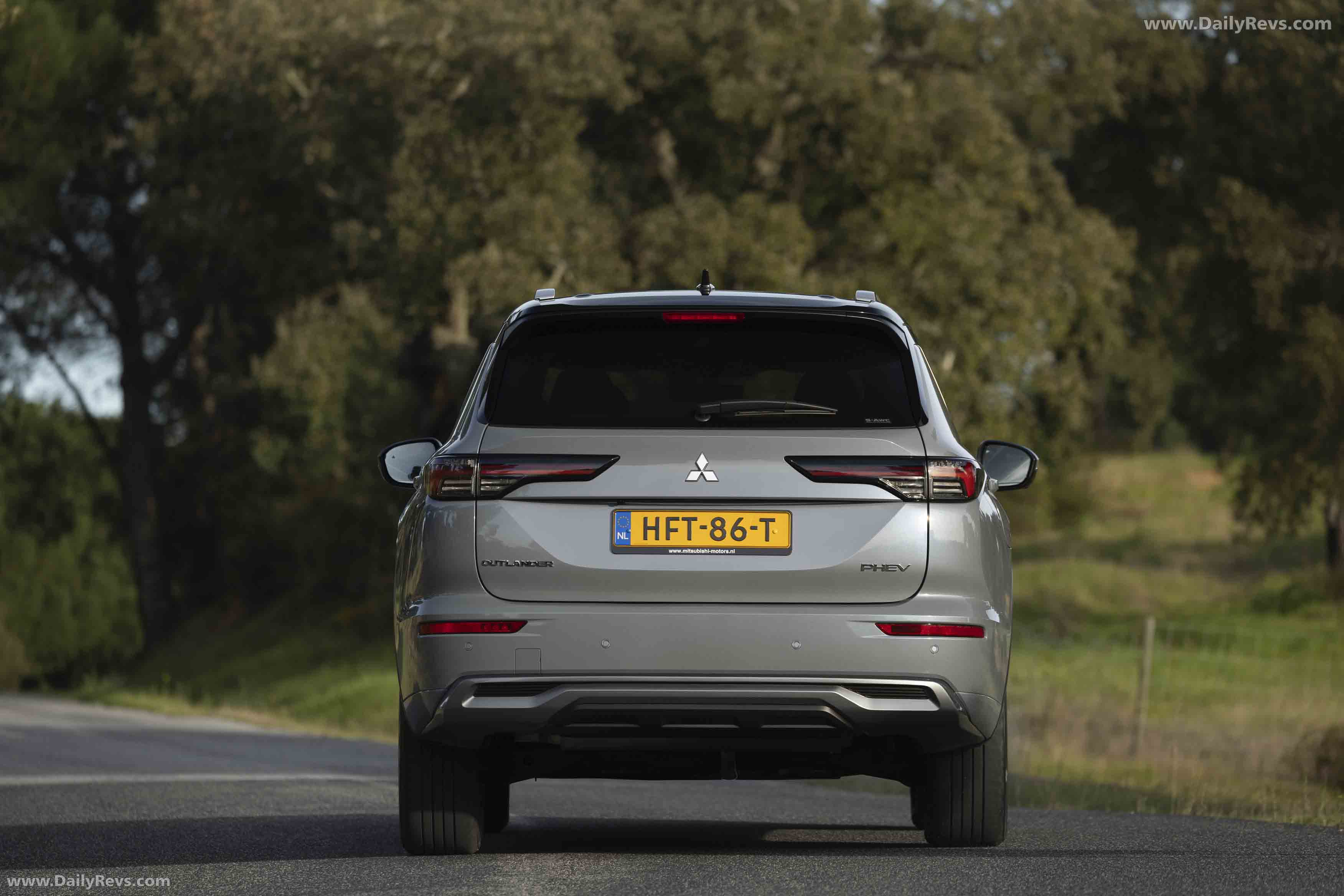 2025 Mitsubishi Outlander PHEV European Version Rear View