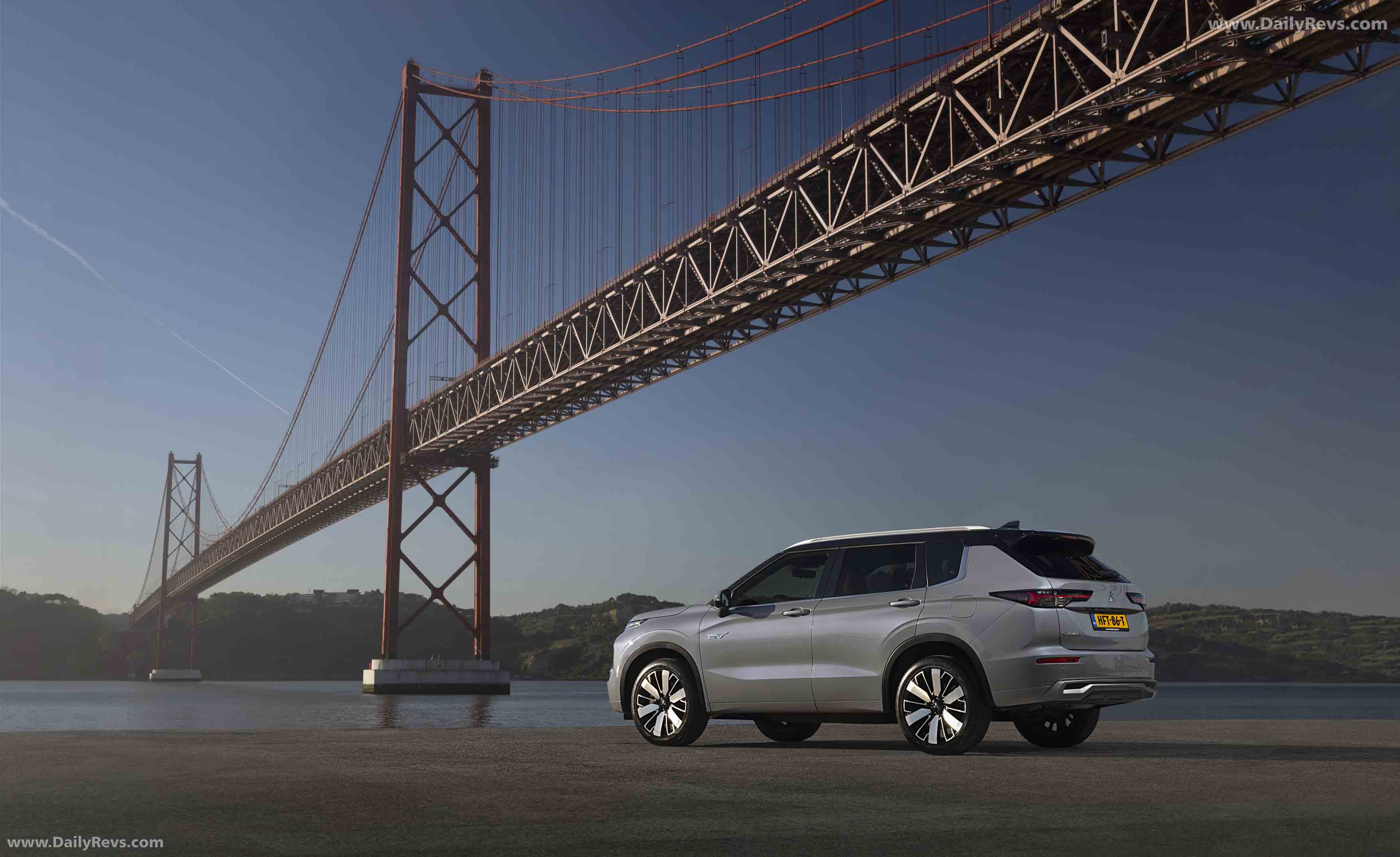 2025 Mitsubishi Outlander PHEV European Version Rear View