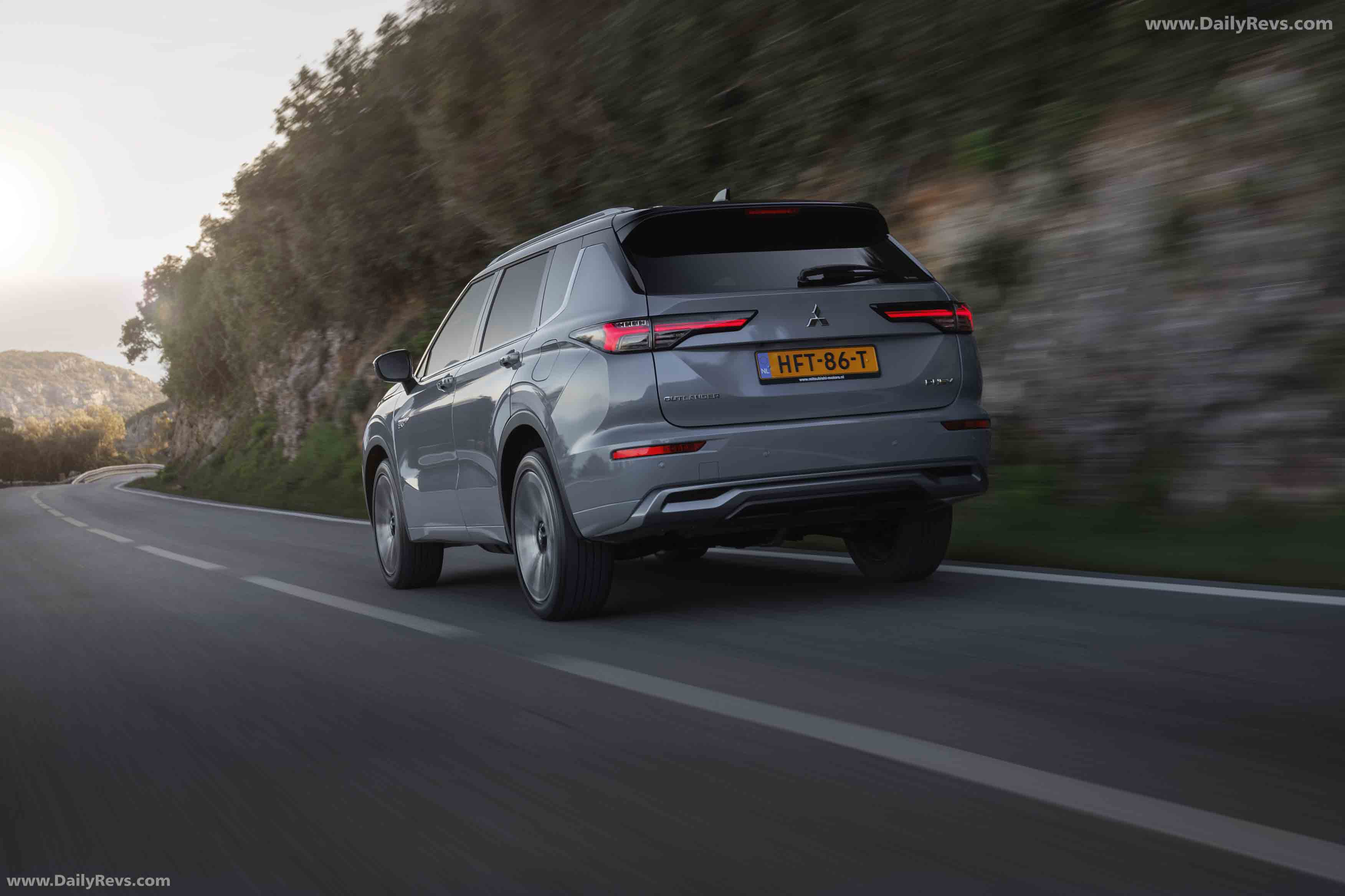 2025 Mitsubishi Outlander PHEV European Version Rear View