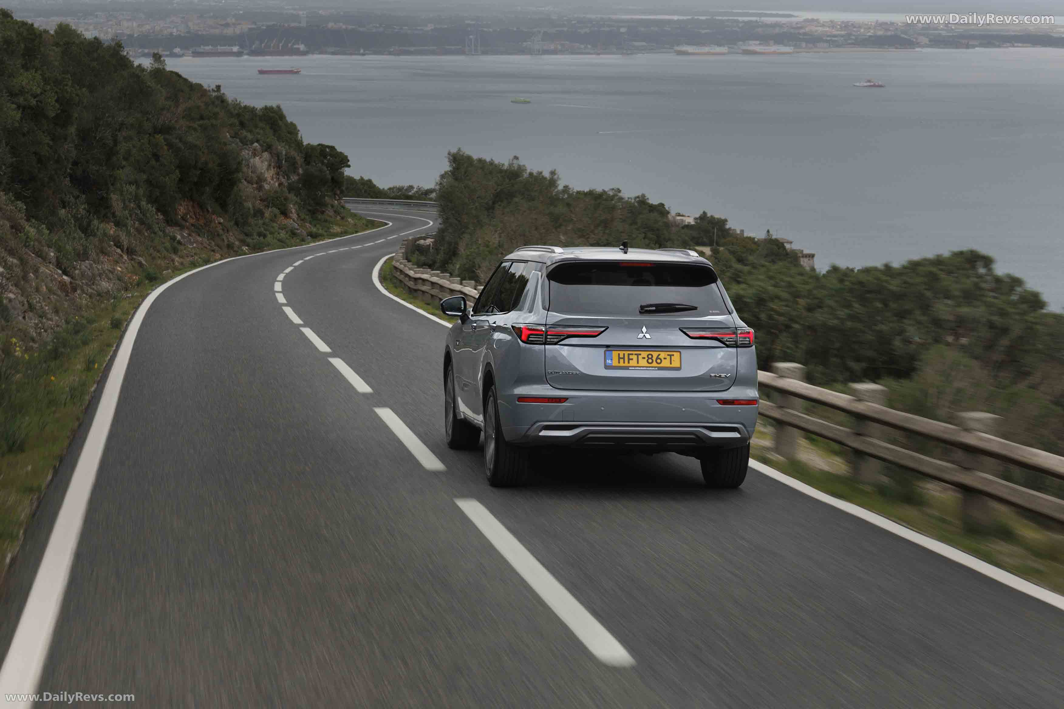 2025 Mitsubishi Outlander PHEV European Version Rear View