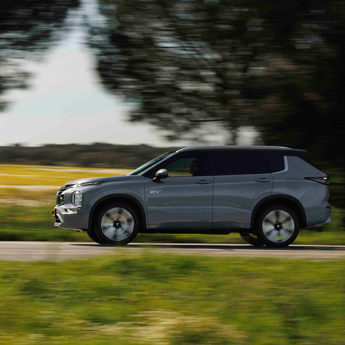 2025 Mitsubishi Outlander PHEV European Version Side View
