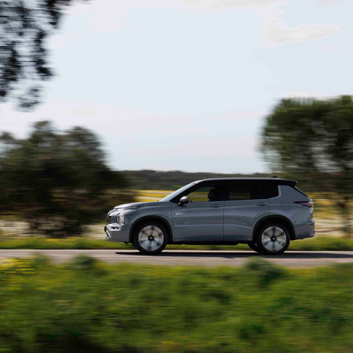 2025 Mitsubishi Outlander PHEV European Version Side View