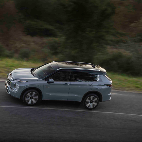 2025 Mitsubishi Outlander PHEV European Version Side View