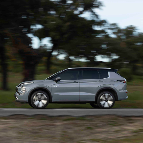 2025 Mitsubishi Outlander PHEV European Version Side View