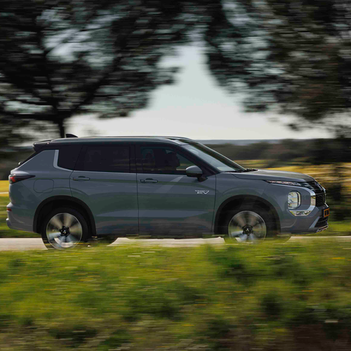 2025 Mitsubishi Outlander PHEV European Version Side View