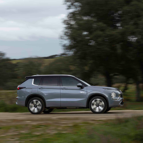 2025 Mitsubishi Outlander PHEV European Version Side View