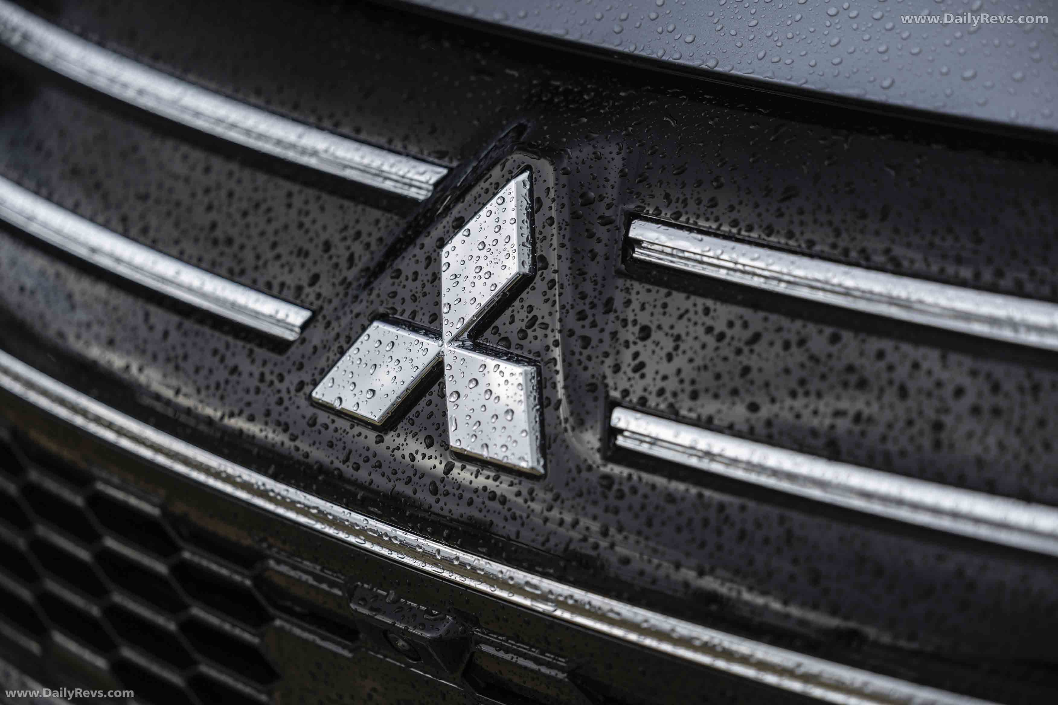 2025 Mitsubishi Outlander PHEV European Version Exterior
