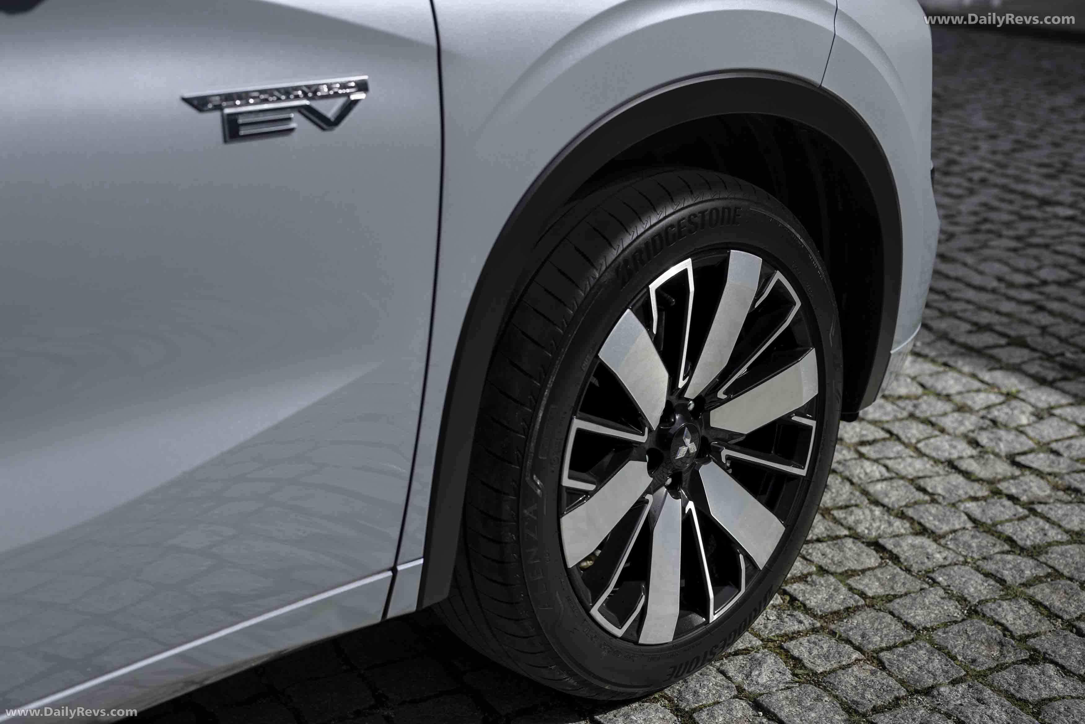 2025 Mitsubishi Outlander PHEV European Version Exterior