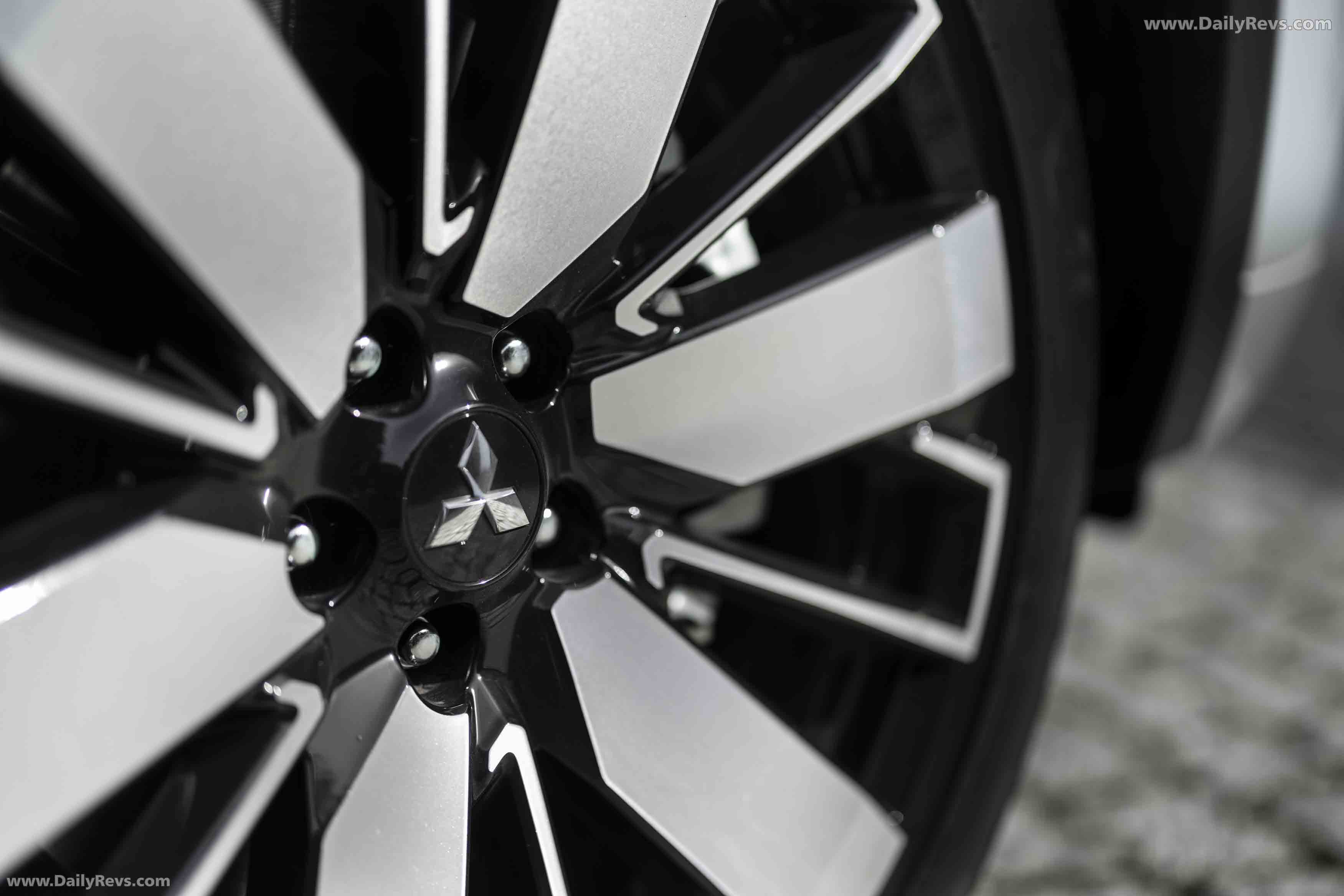 2025 Mitsubishi Outlander PHEV European Version Exterior