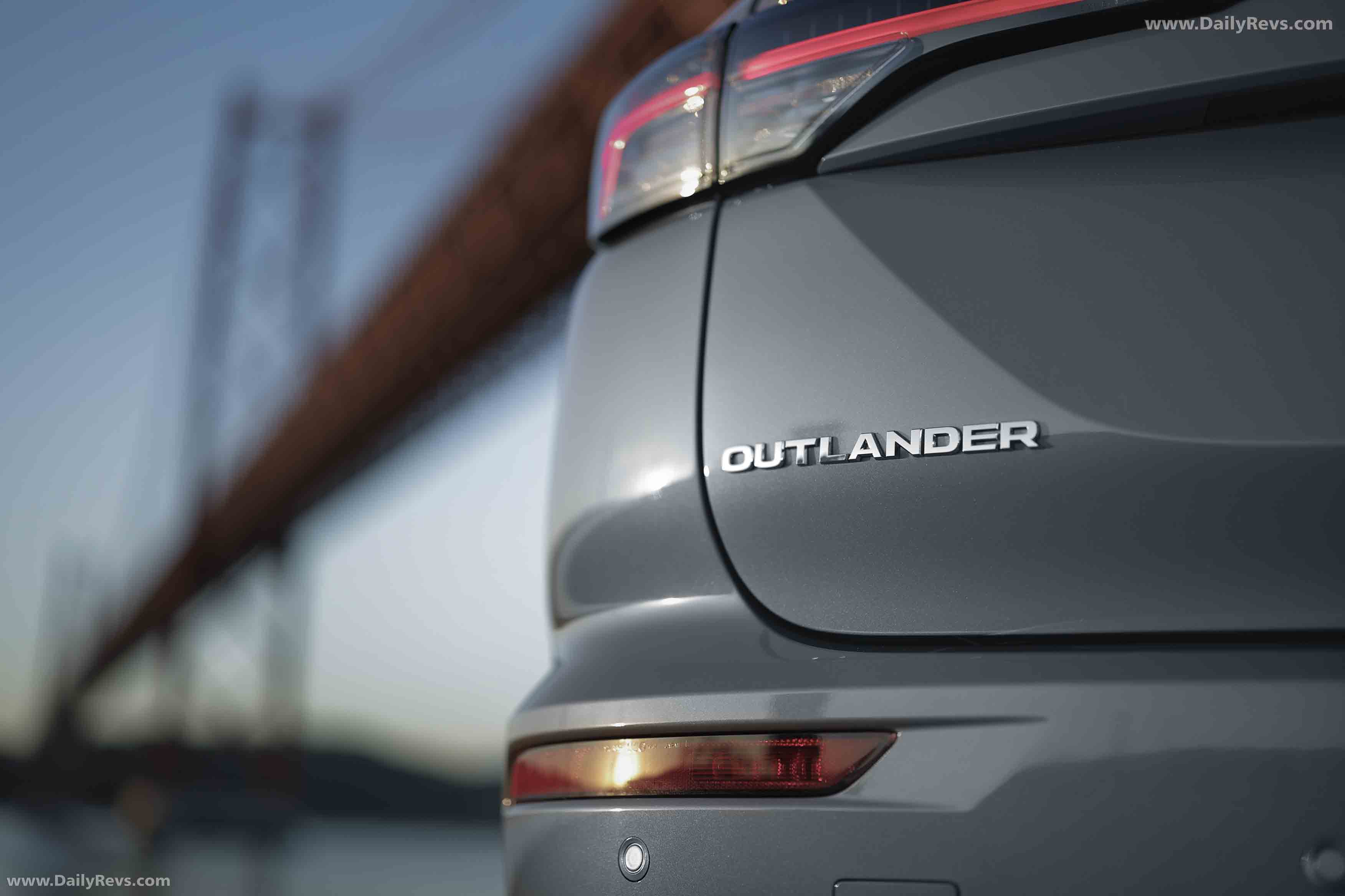 2025 Mitsubishi Outlander PHEV European Version Exterior