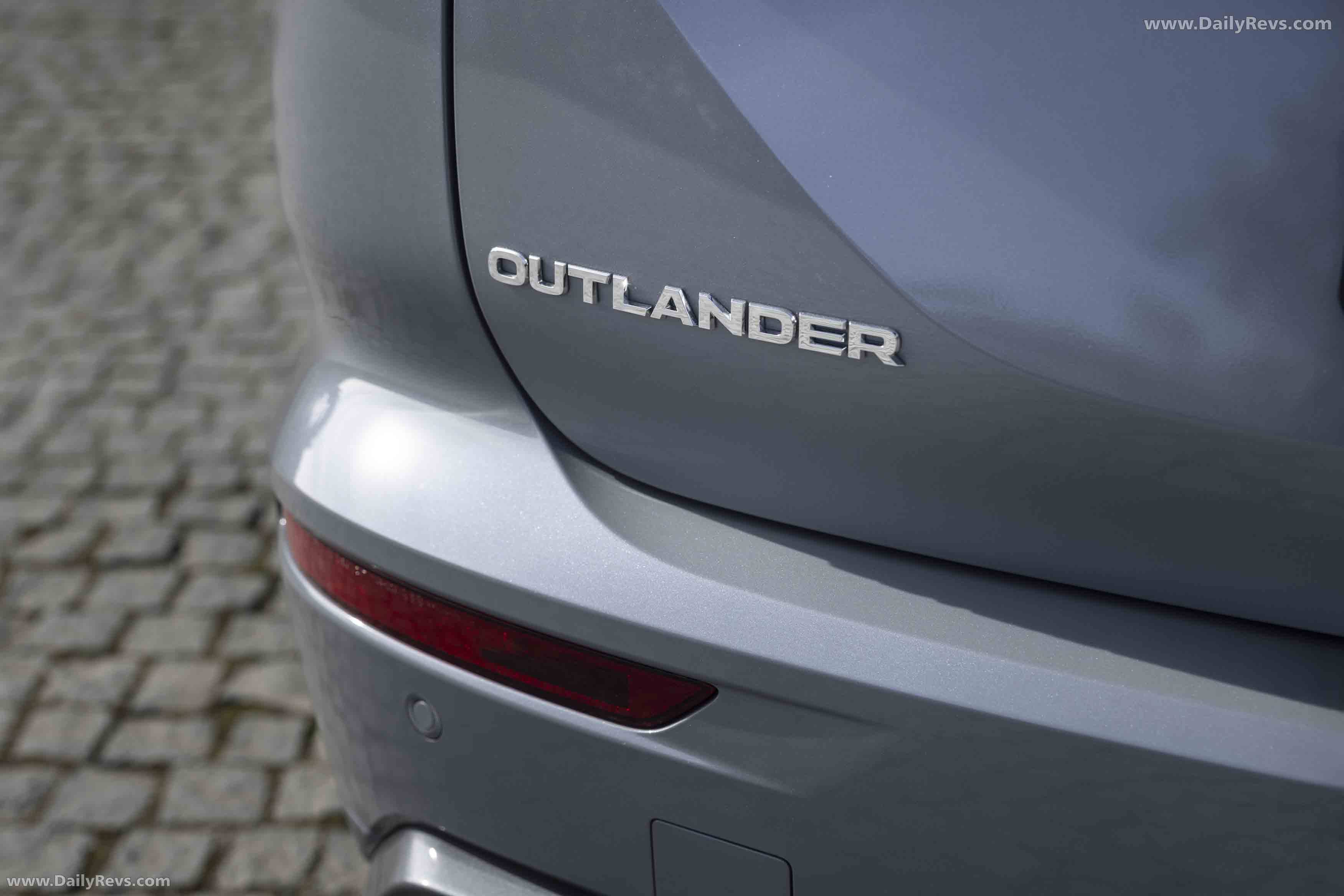 2025 Mitsubishi Outlander PHEV European Version Exterior
