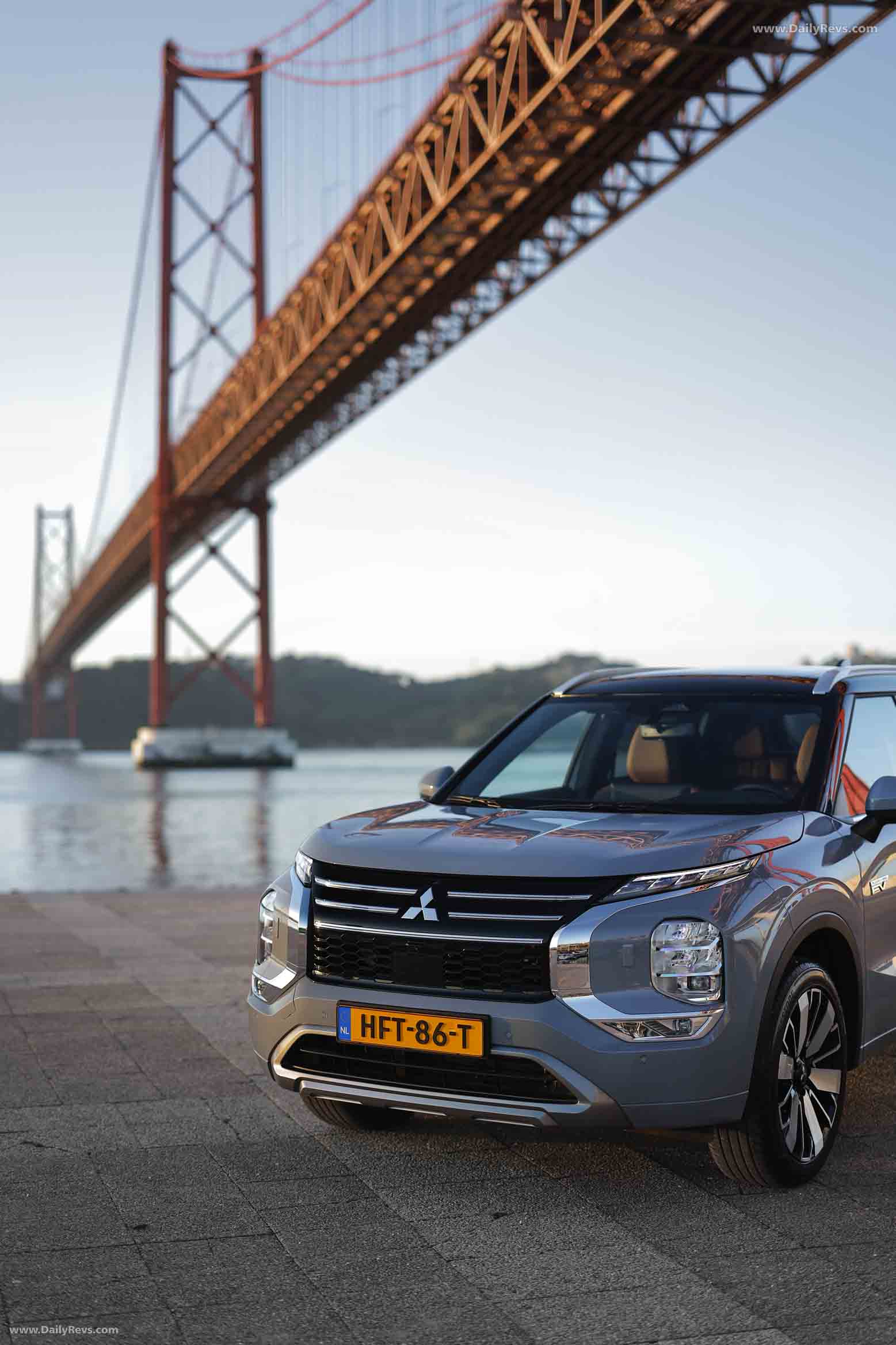 2025 Mitsubishi Outlander PHEV European Version Exterior