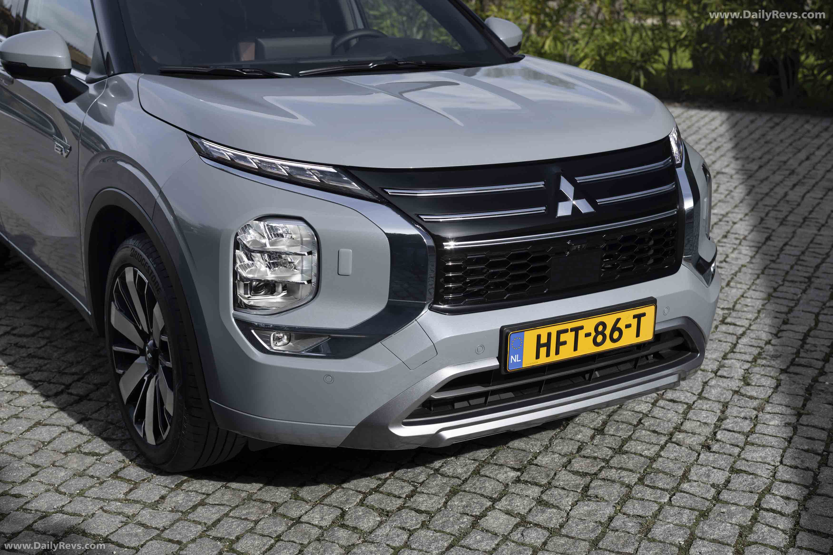 2025 Mitsubishi Outlander PHEV European Version Exterior