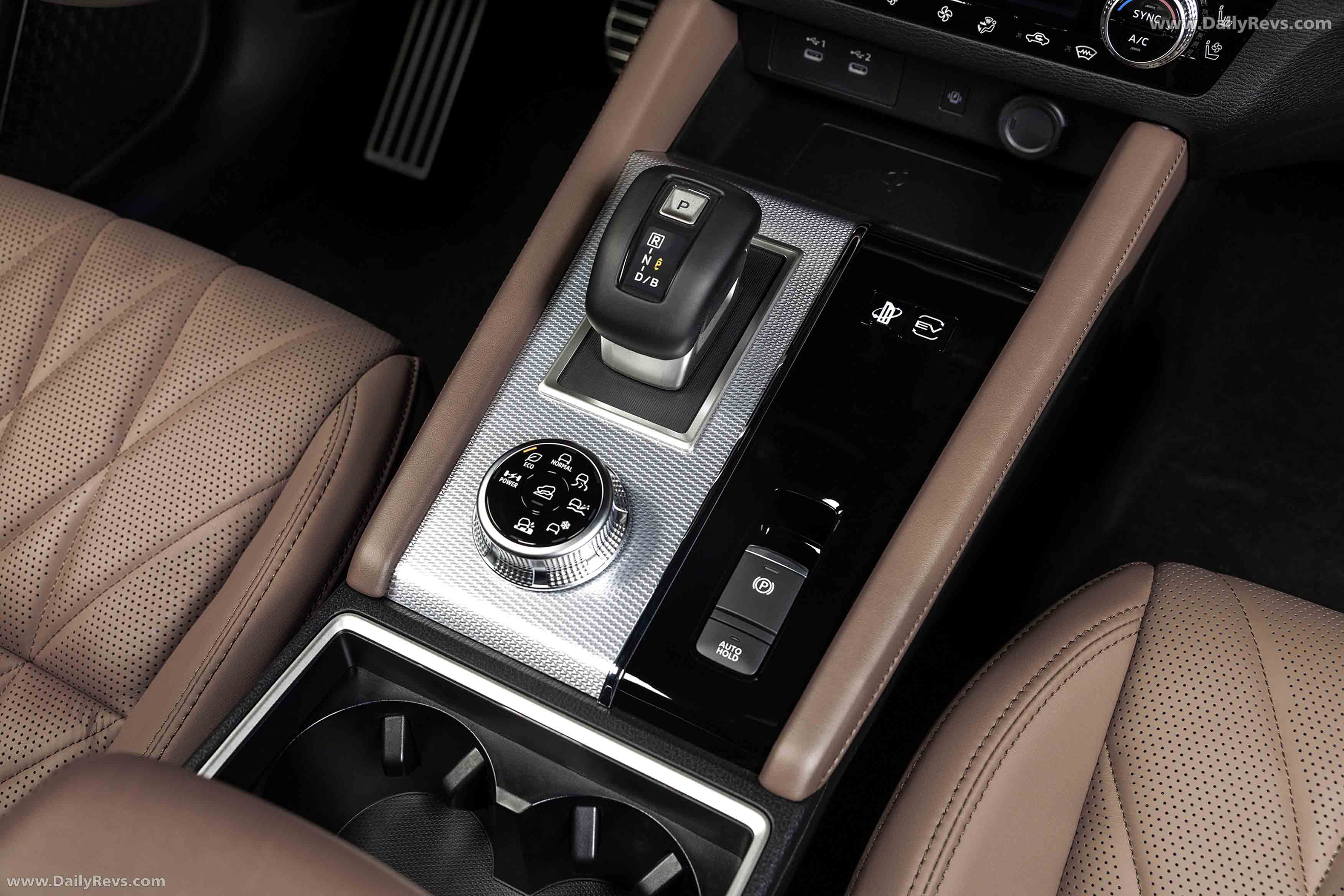 2025 Mitsubishi Outlander PHEV European Version Interior