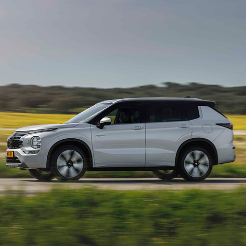 2025 Mitsubishi Outlander PHEV White Diamond Side View