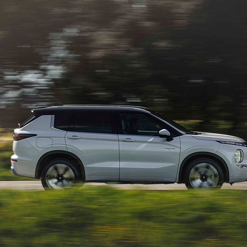 2025 Mitsubishi Outlander PHEV White Diamond Side View