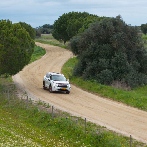 2025 Mitsubishi Outlander PHEV White Diamond Top View