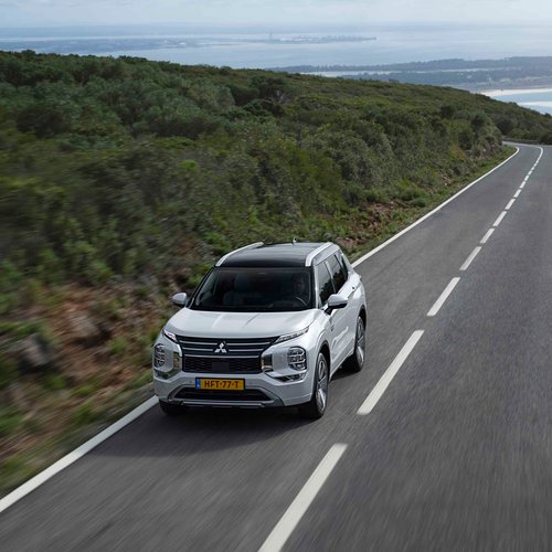 2025 Mitsubishi Outlander PHEV White Diamond Top View