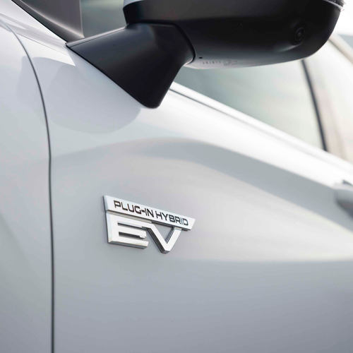 2025 Mitsubishi Outlander PHEV White Diamond Exterior