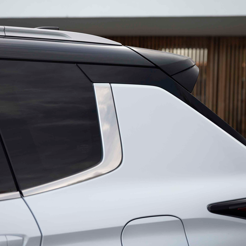 2025 Mitsubishi Outlander PHEV White Diamond Exterior