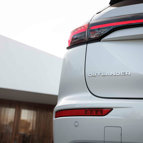 2025 Mitsubishi Outlander PHEV White Diamond Exterior