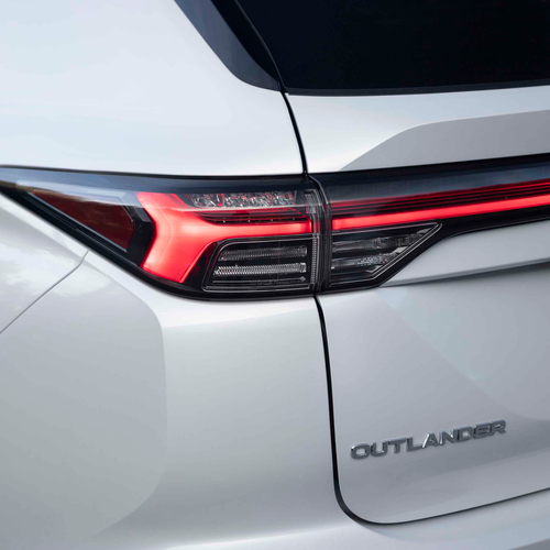 2025 Mitsubishi Outlander PHEV White Diamond Exterior