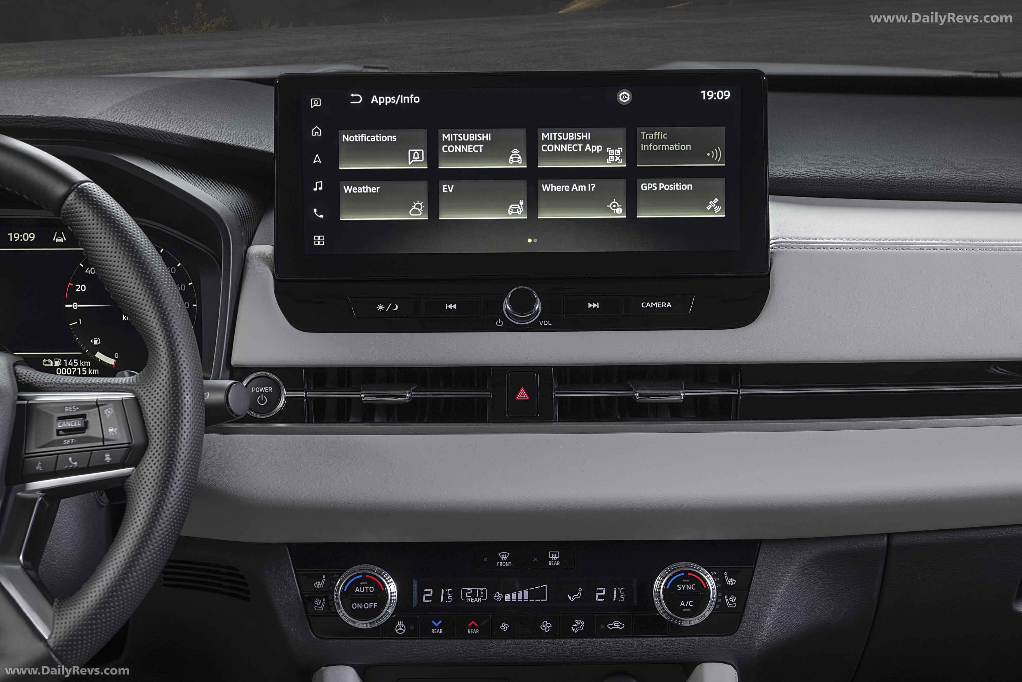 2025 Mitsubishi Outlander PHEV White Diamond Interior