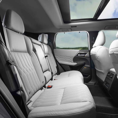 2025 Mitsubishi Outlander PHEV White Diamond Interior