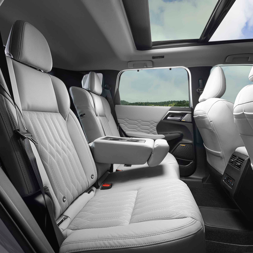2025 Mitsubishi Outlander PHEV White Diamond Interior