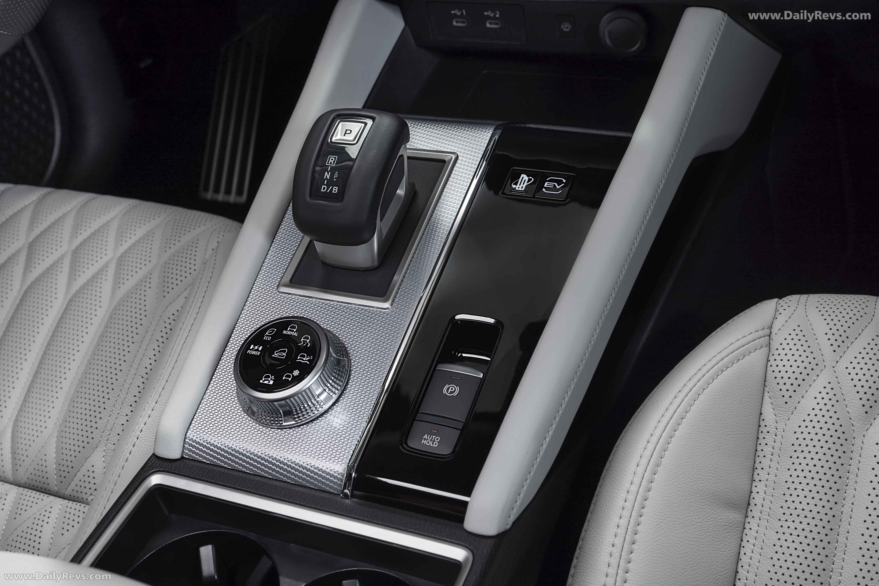 2025 Mitsubishi Outlander PHEV White Diamond Interior