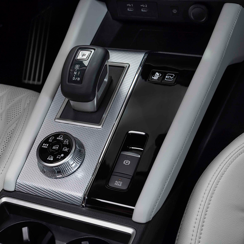 2025 Mitsubishi Outlander PHEV White Diamond Interior