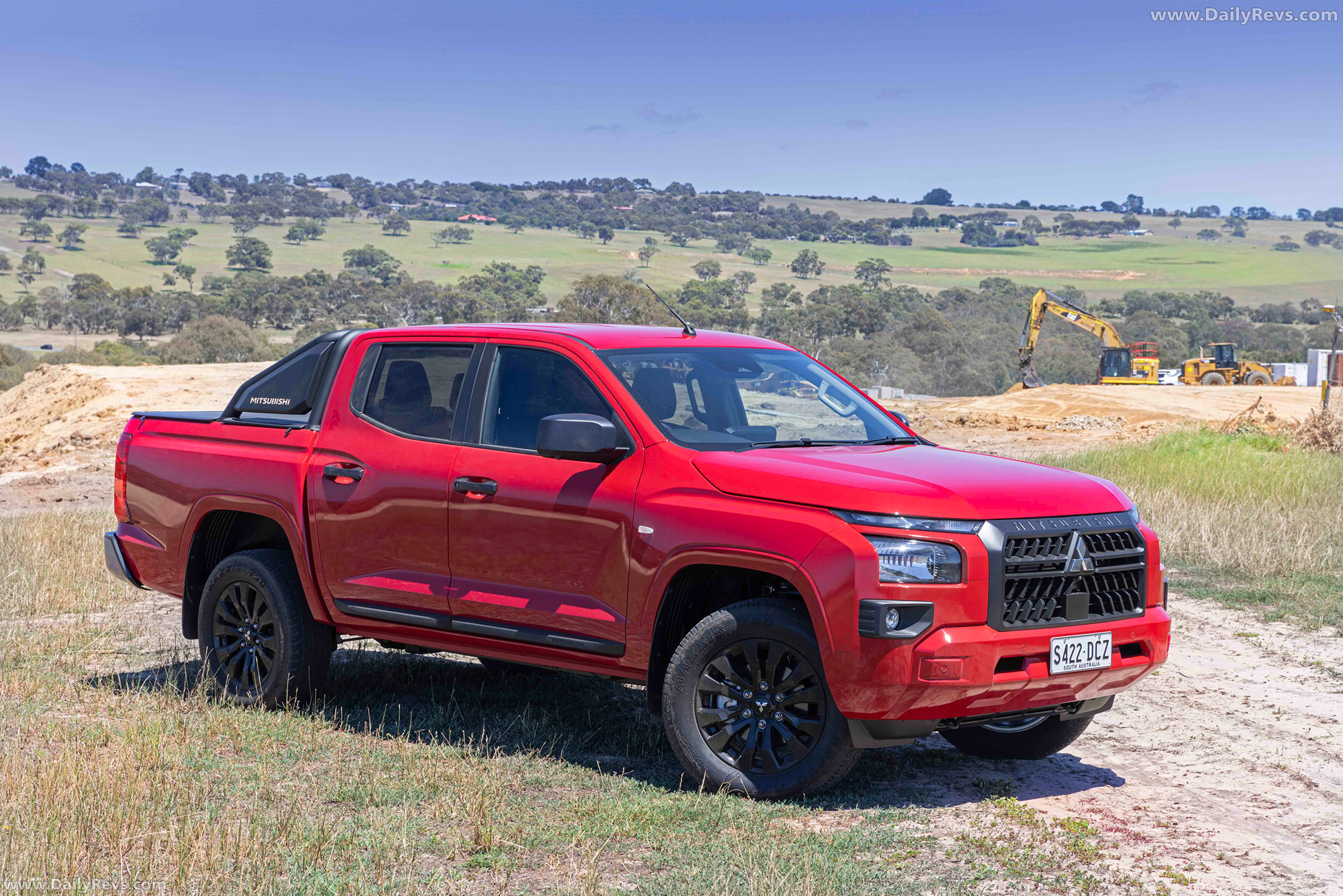 2025 Mitsubishi Triton GLX-R Front View