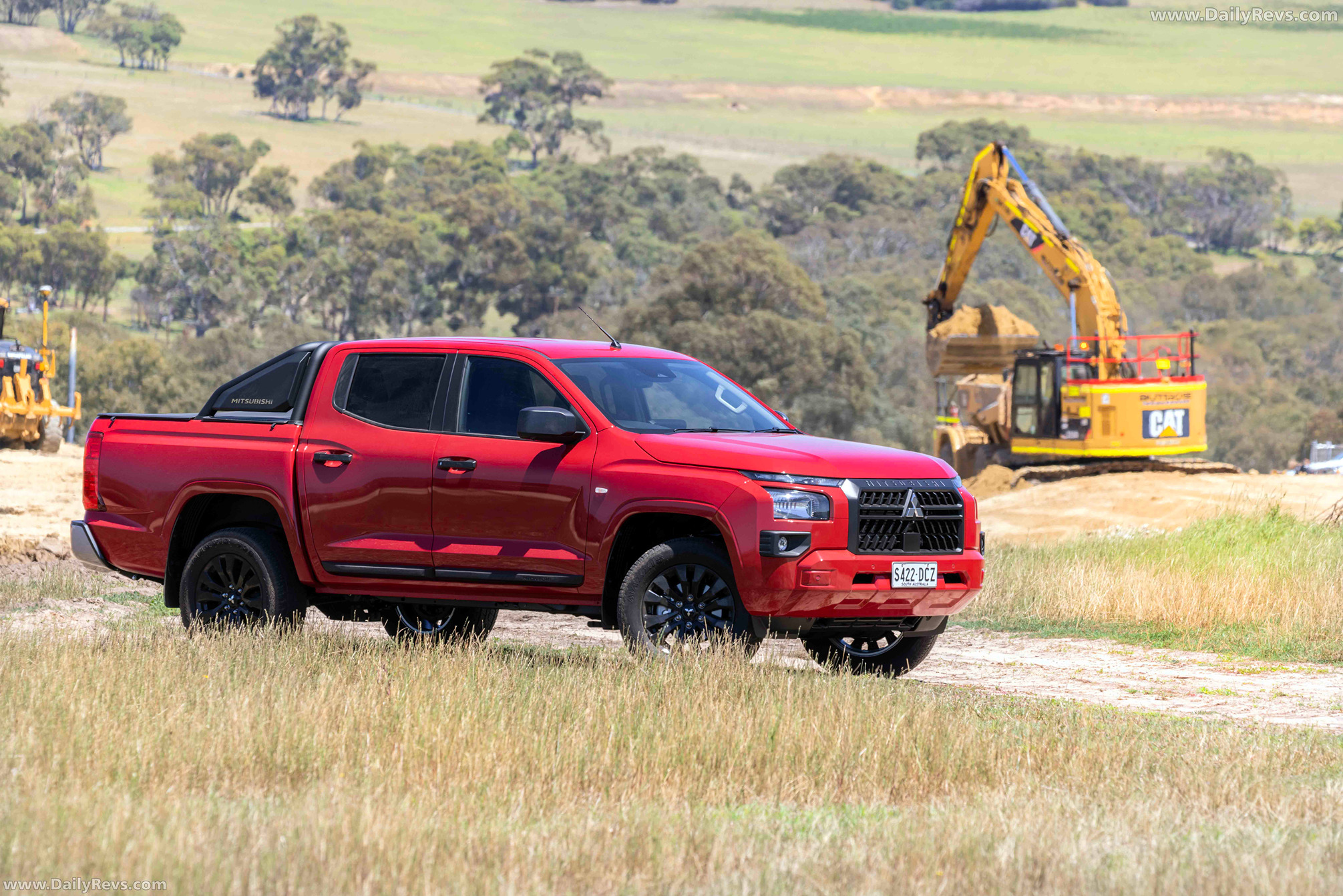 2025 Mitsubishi Triton GLX-R Side View