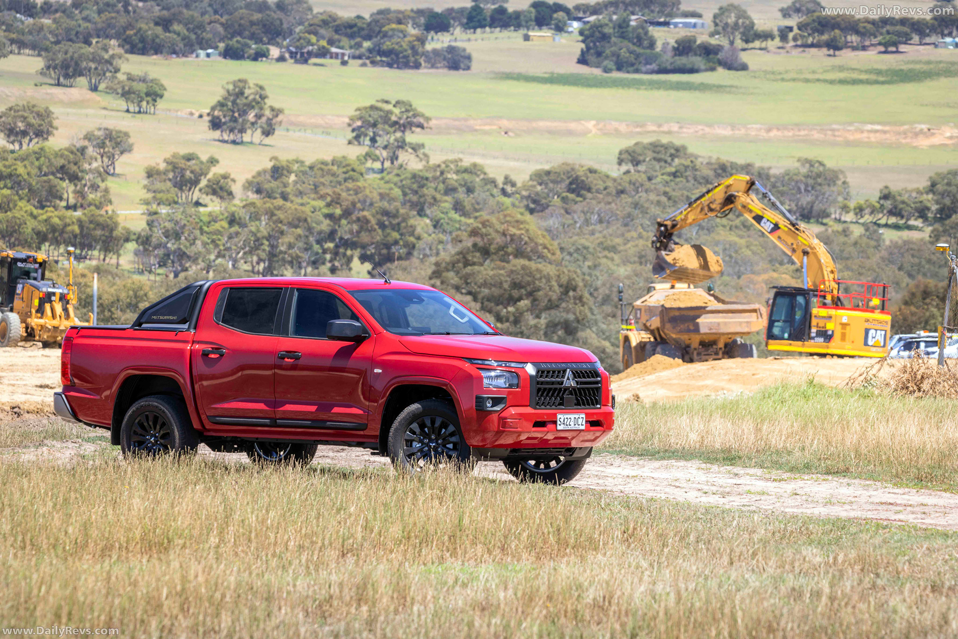 2025 Mitsubishi Triton GLX-R Side View