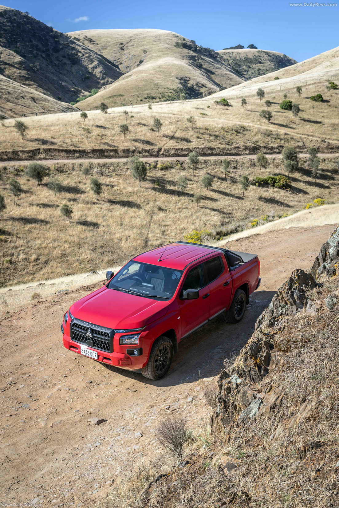 2025 Mitsubishi Triton GLX-R Top View