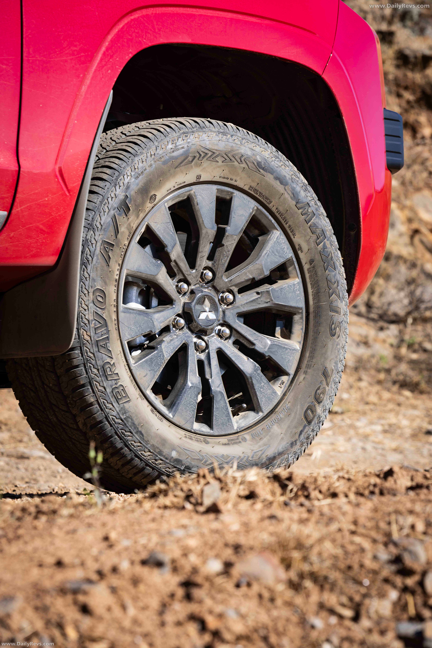 2025 Mitsubishi Triton GLX-R Exterior