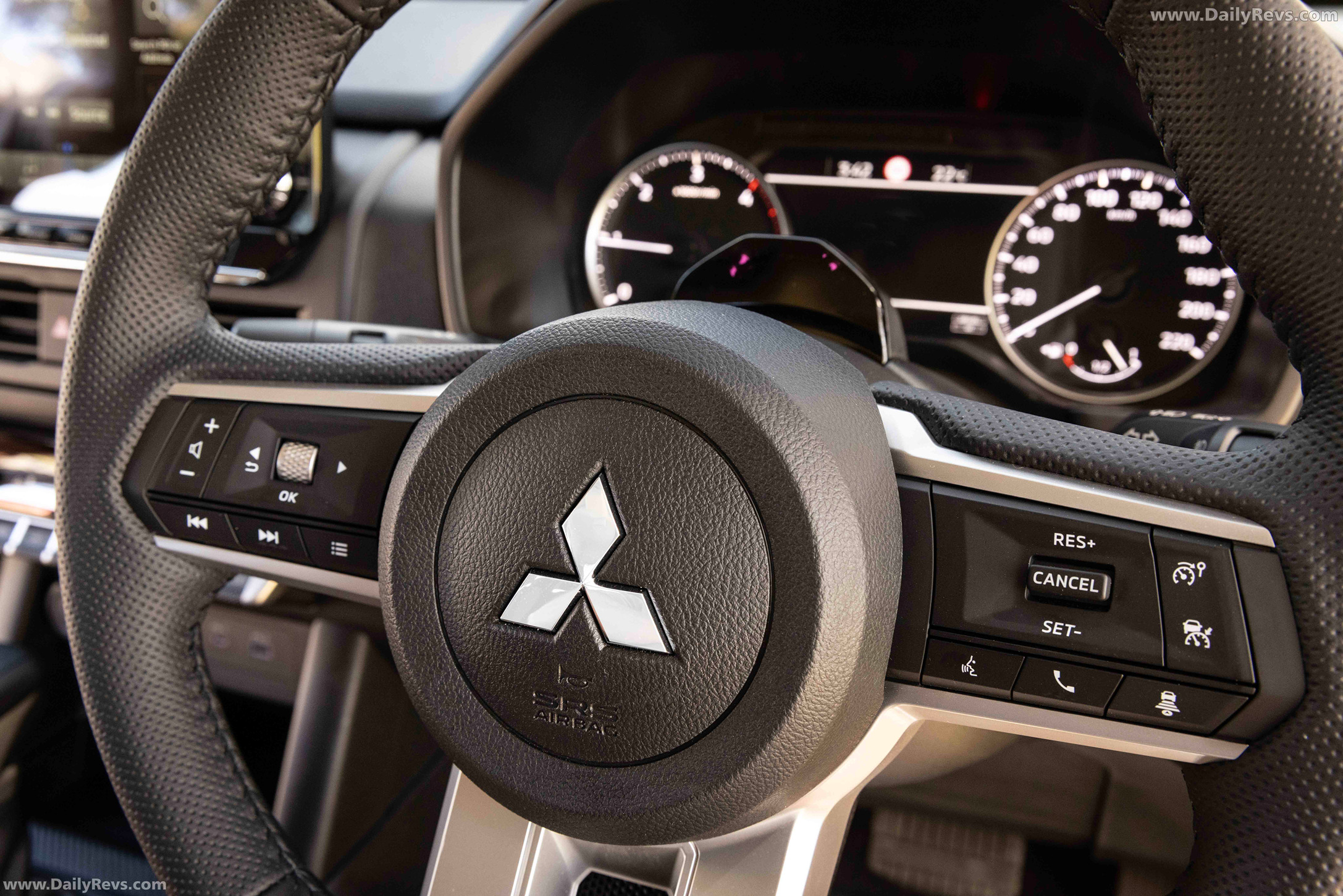 2025 Mitsubishi Triton GLX-R Interior