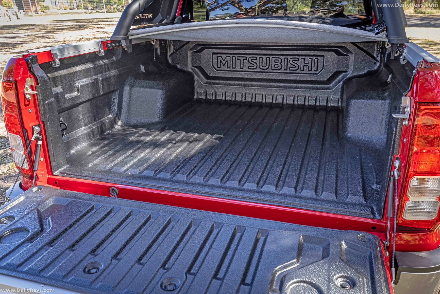 2025 Mitsubishi Triton GLX-R Interior