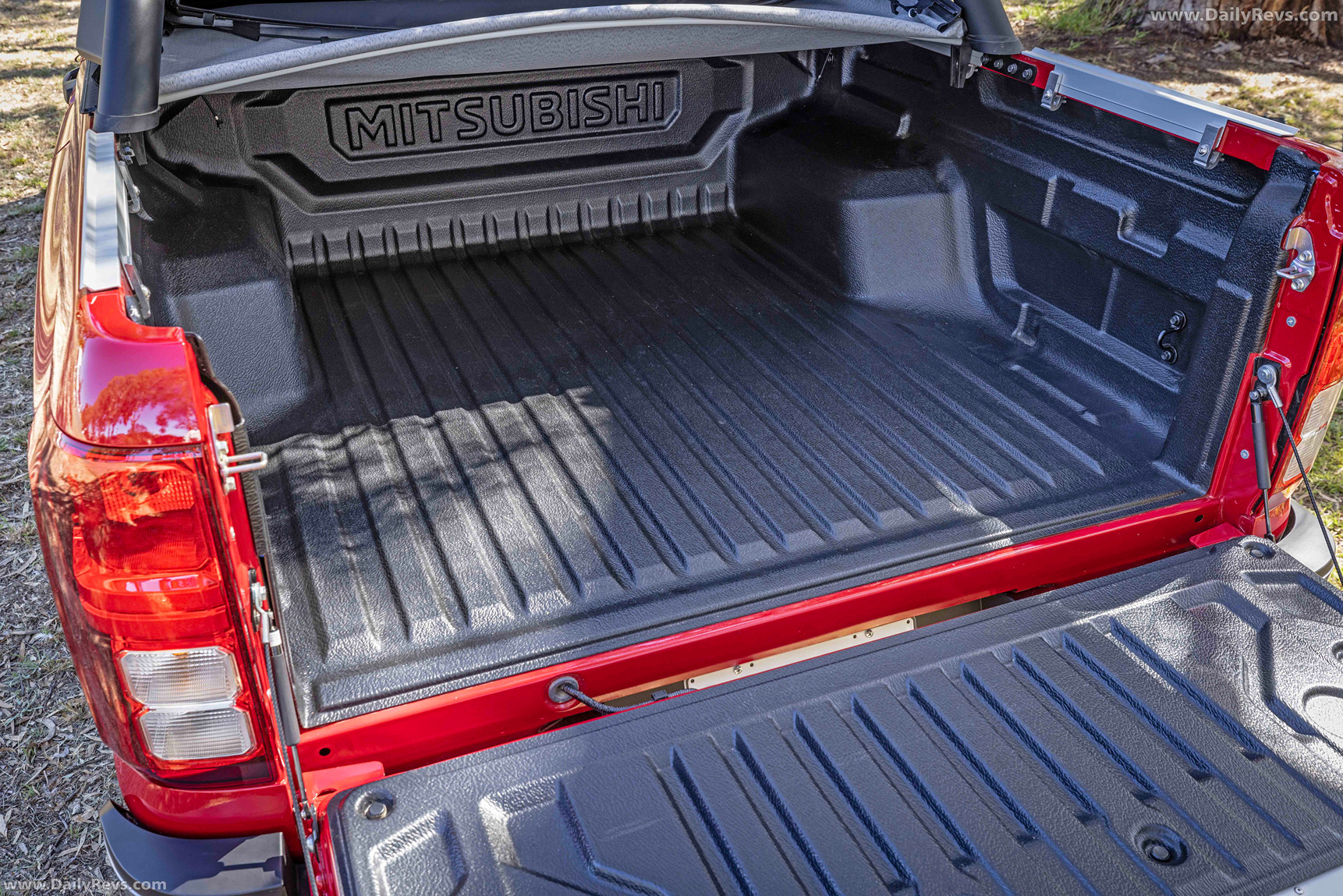 2025 Mitsubishi Triton GLX-R Interior