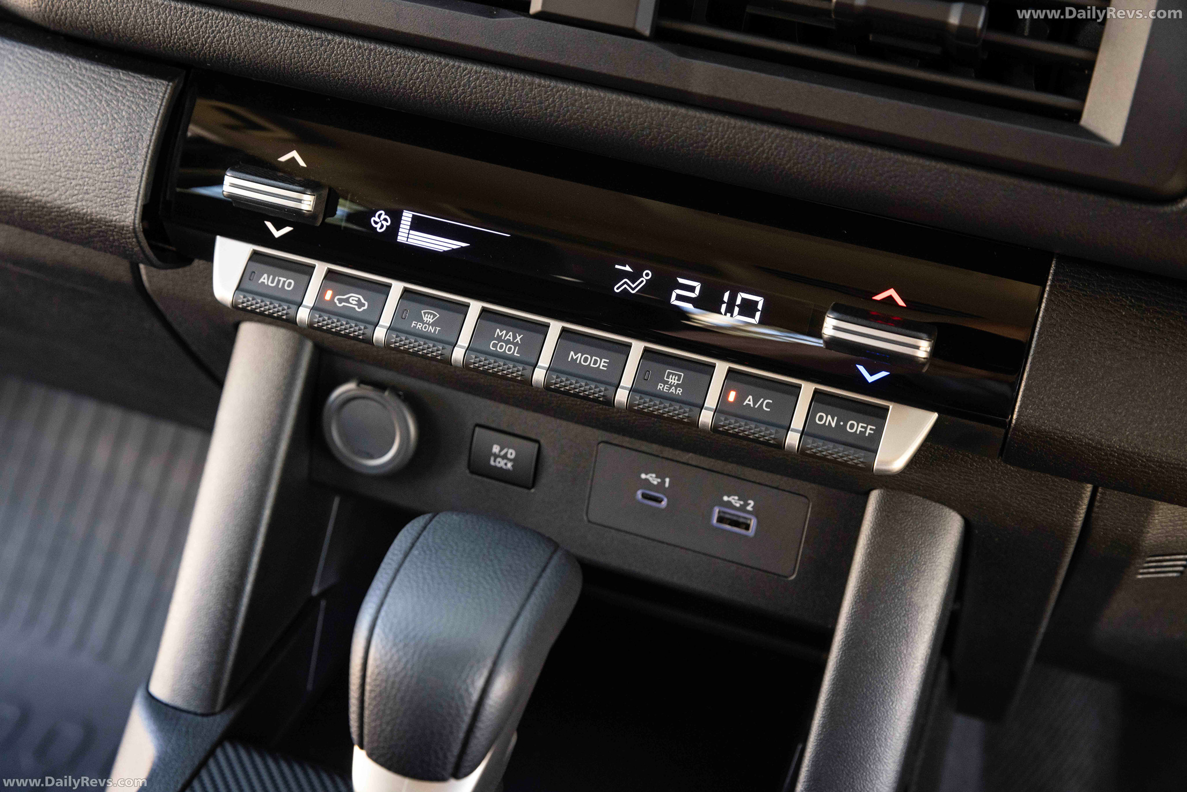 2025 Mitsubishi Triton GLX-R Interior