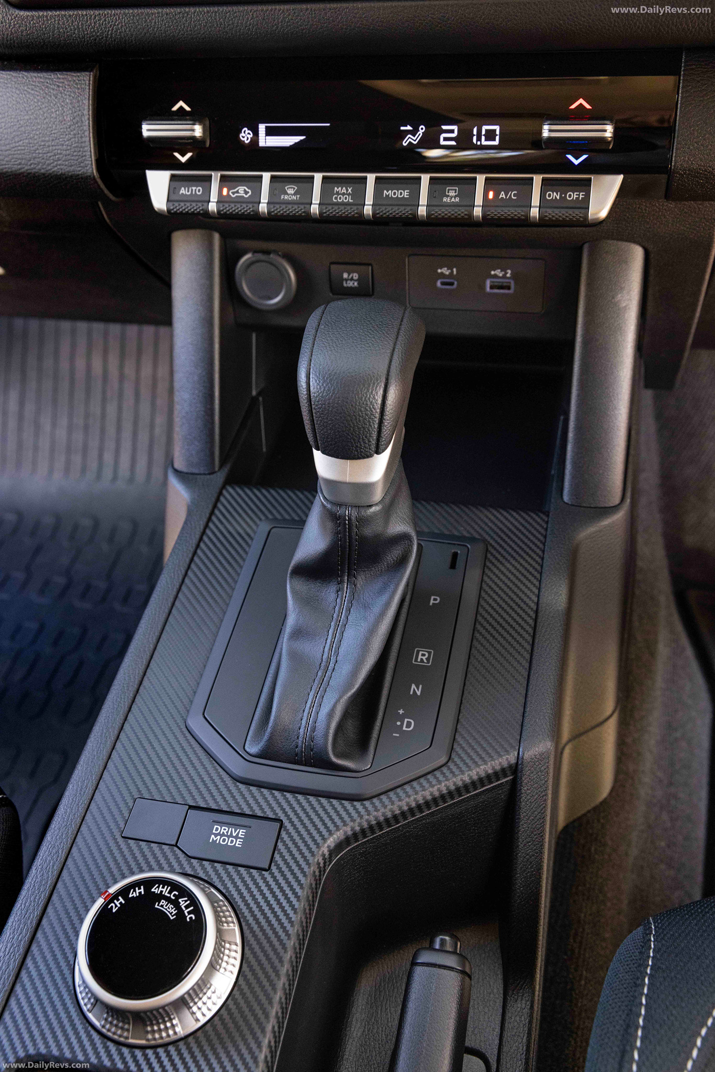 2025 Mitsubishi Triton GLX-R Interior