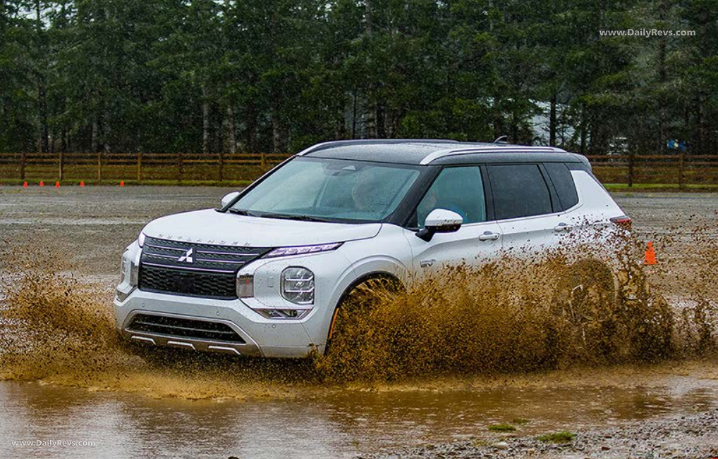 2025 Mitsubishi Outlander Trail Edition Front View