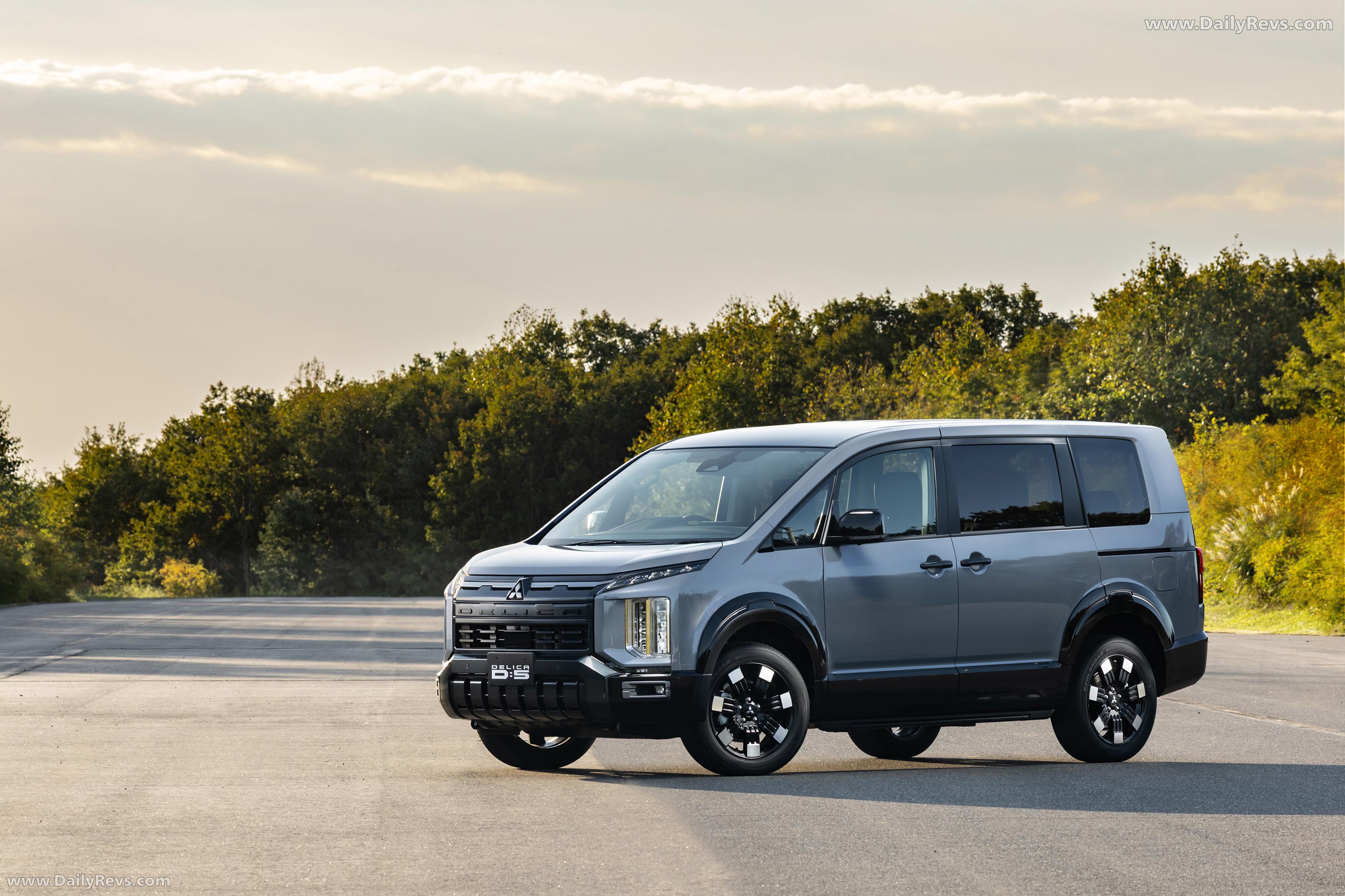 2025 Mitsubishi Delica D5 Prototype Front View