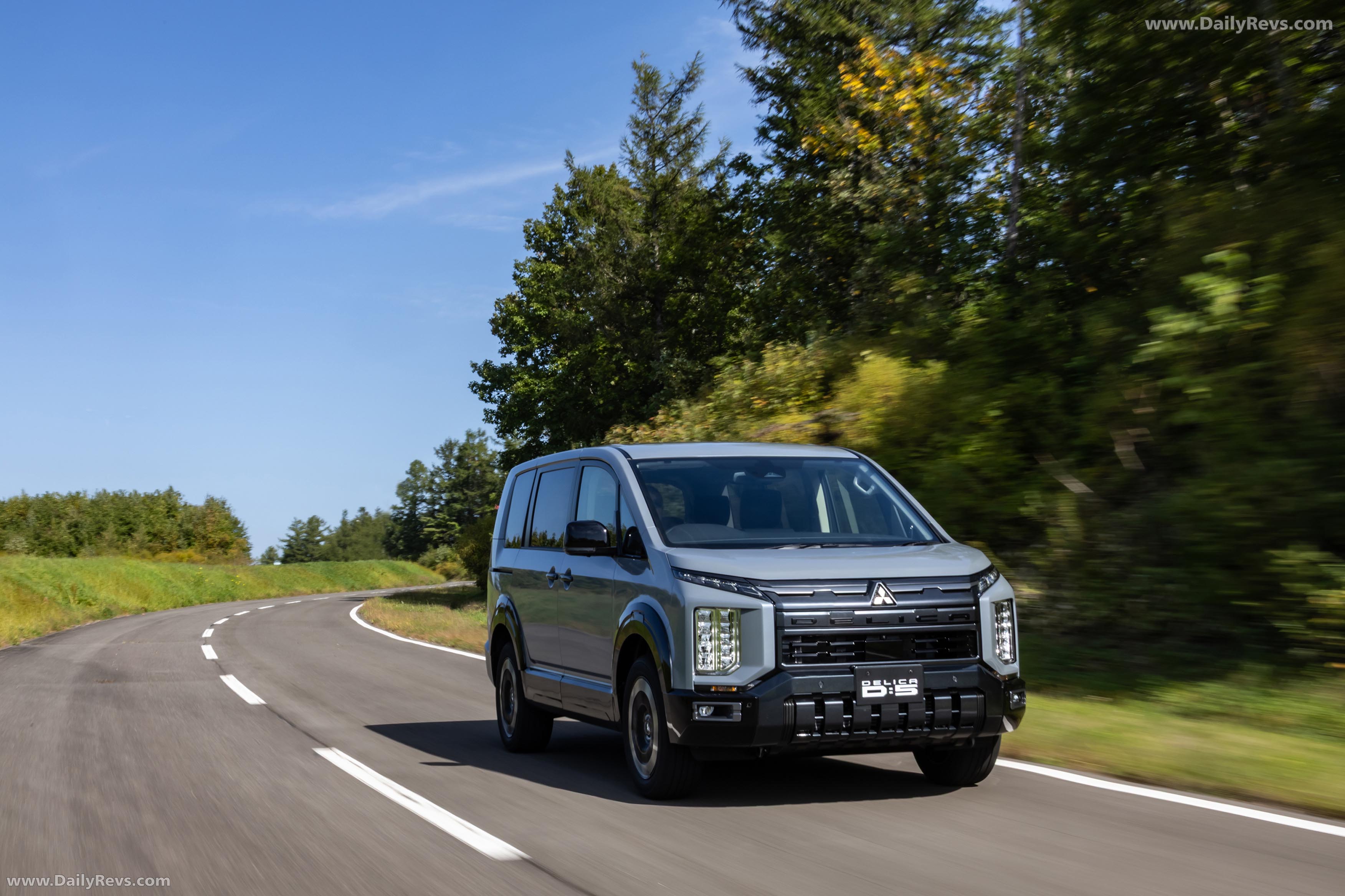 2025 Mitsubishi Delica D5 Prototype Front View